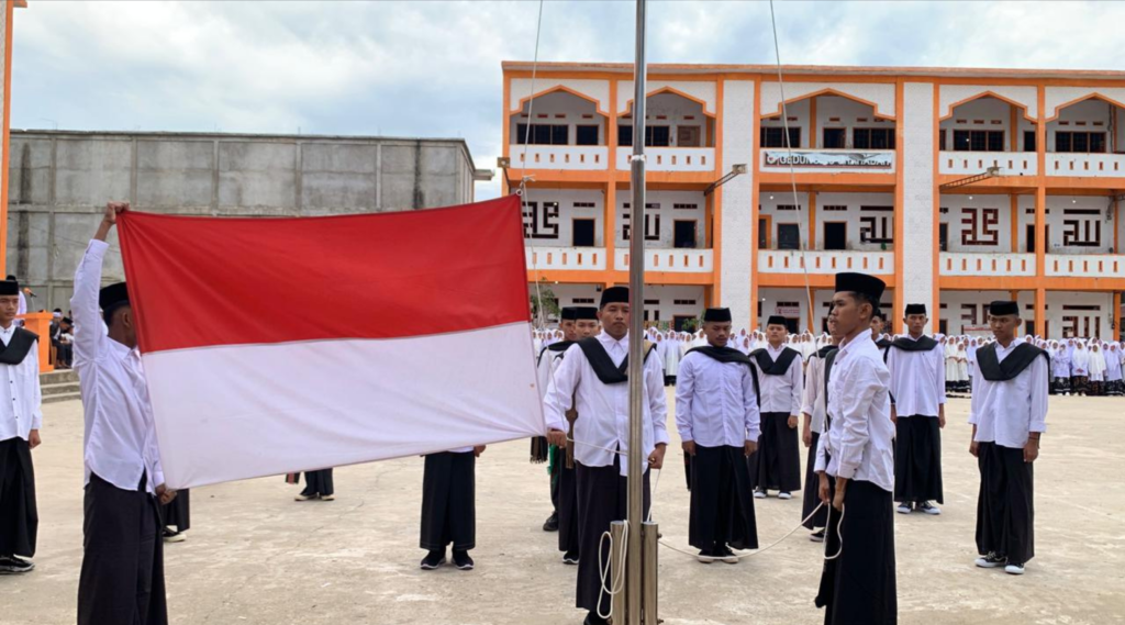 Upacara hari santri Nasional Santri PPM Al-Azkiya termasuk MTs Al-Azkiya