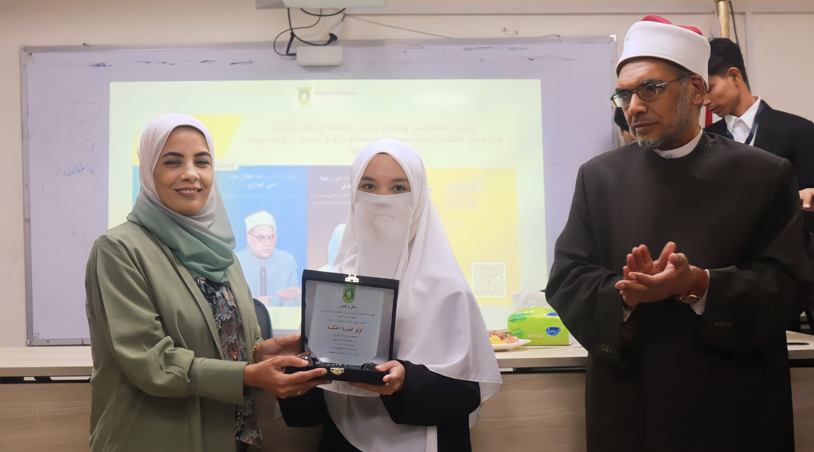 fhoto wisudawati al-azhar cairo mesir alumni azkiya